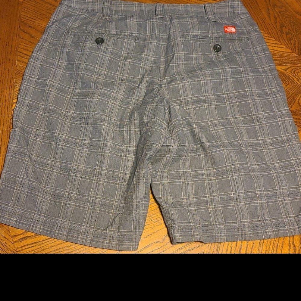 The north face womens shorts - Picture 4 of 5